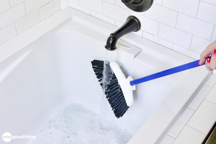 bathtub cleaning trick