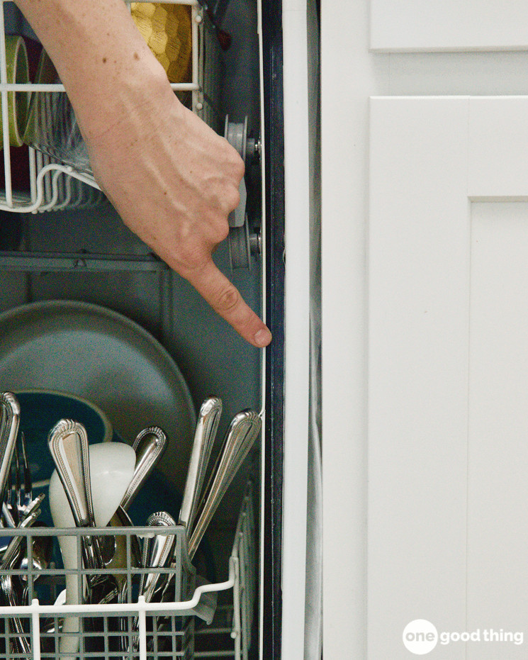 Pointing to the seal on the door of a dishwasher.