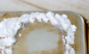 Discover the top techniques for effectively cleaning baking sheets.